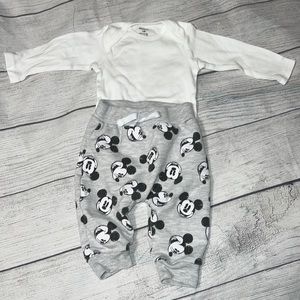 Baby Disney outfit size 3-6 months